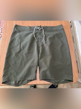 Old Navy Olive Green Drawstring Waist men’s swim shorts 42” new